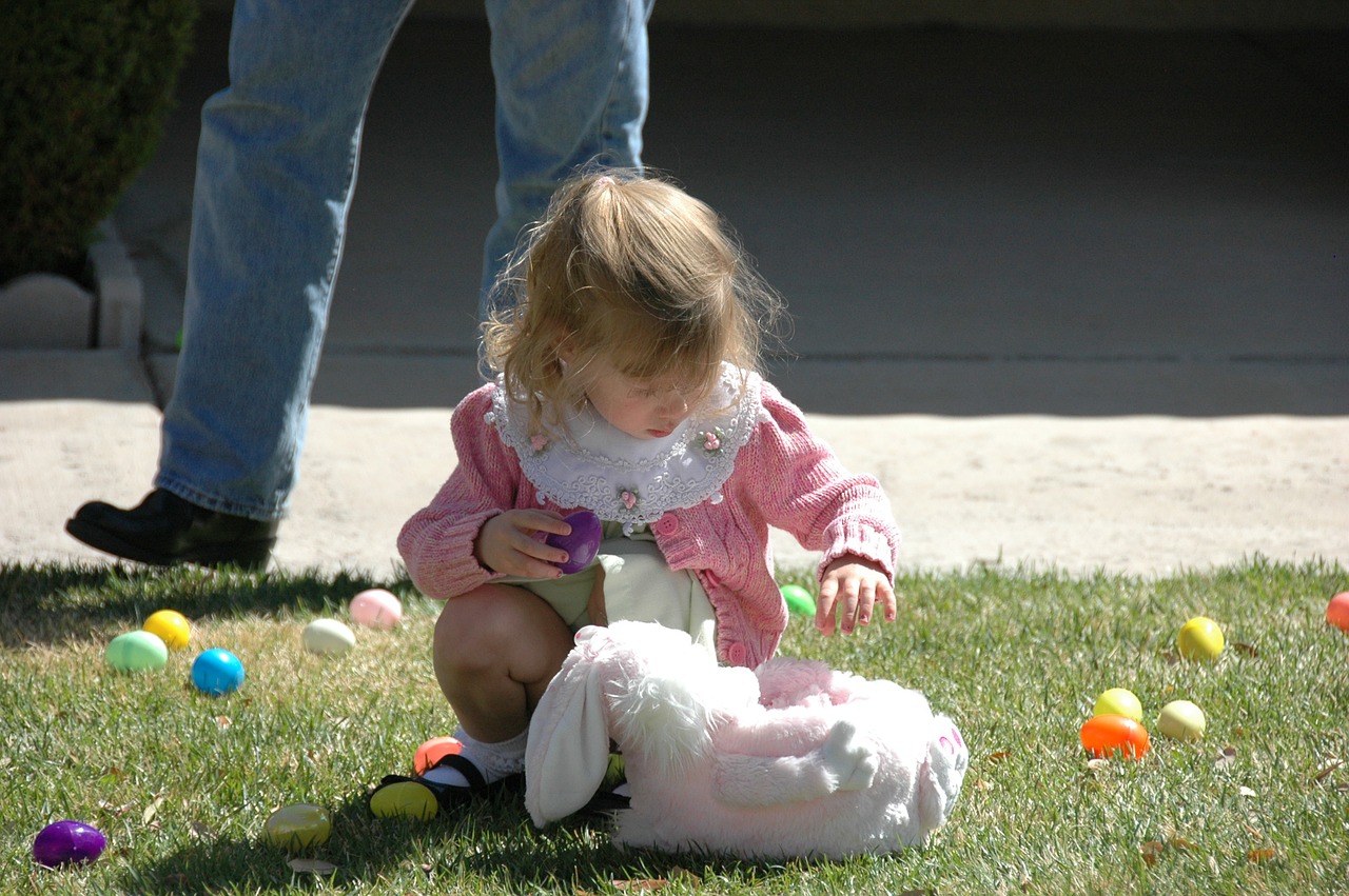 easter eggs search child free photo