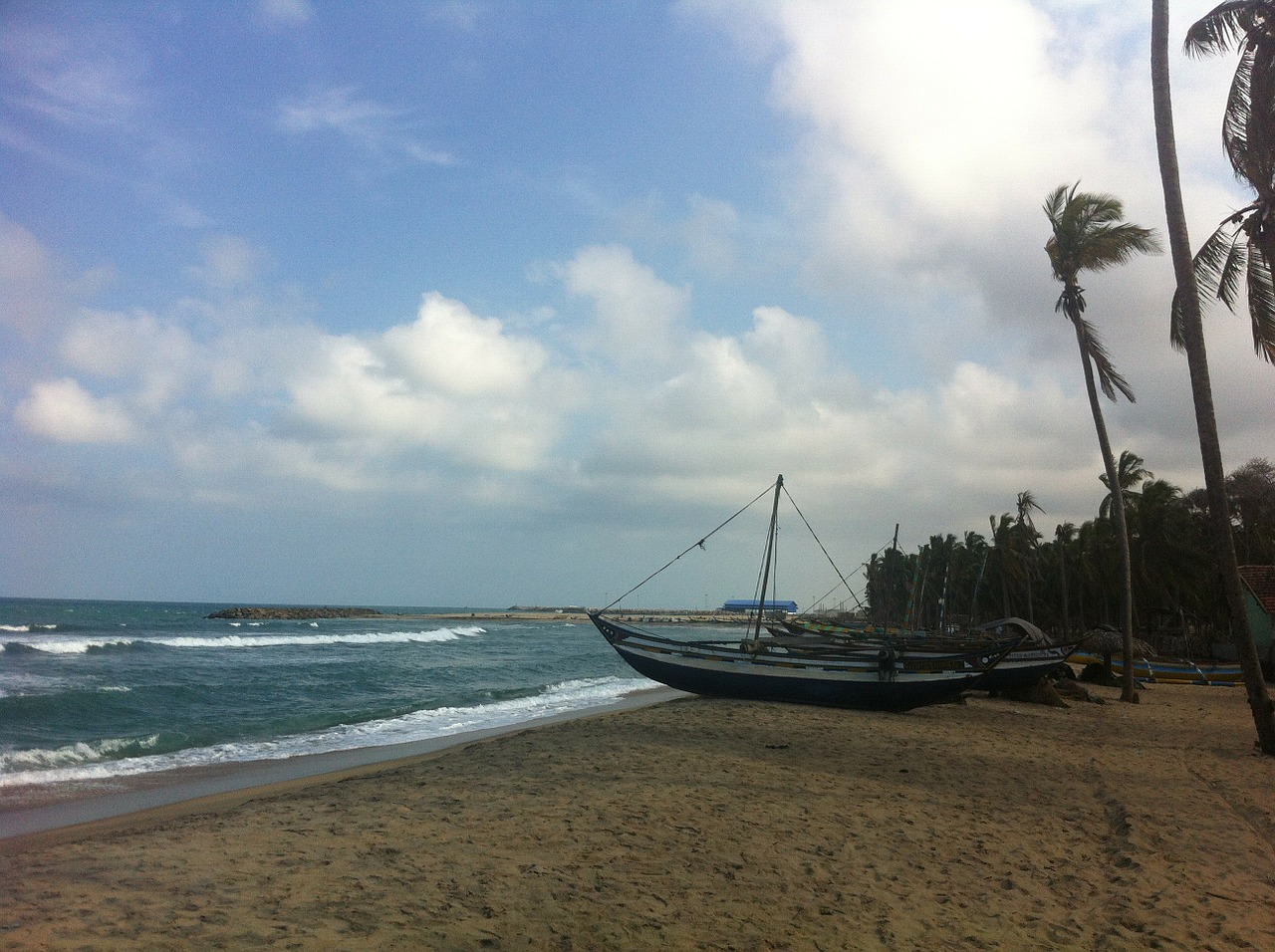 eastern coast sri lanka afternoon view free photo