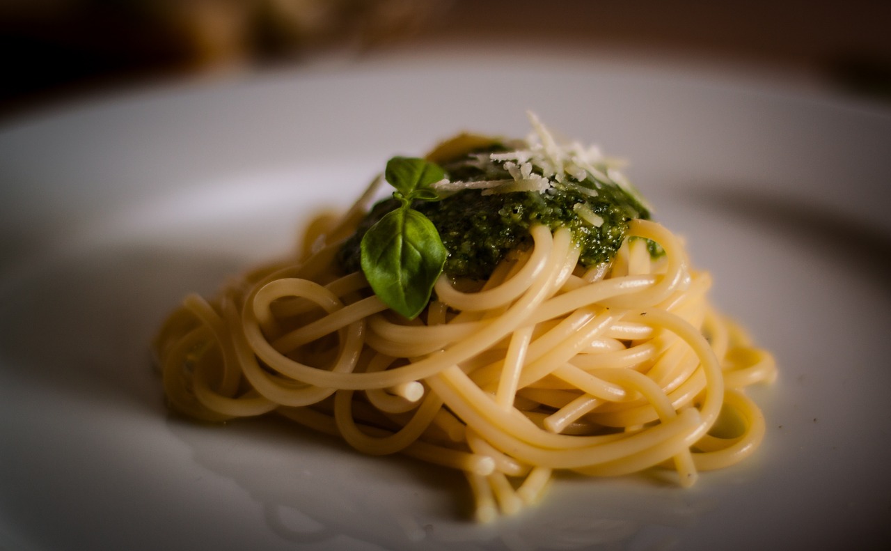 spagetti pesto basil free photo