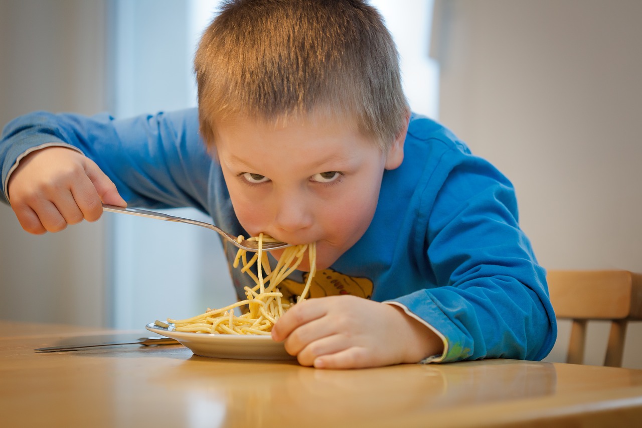 eat noodles children free photo
