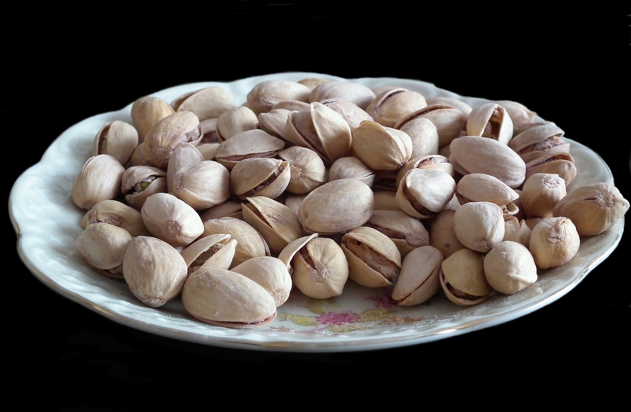 eating pistachios healthy free photo