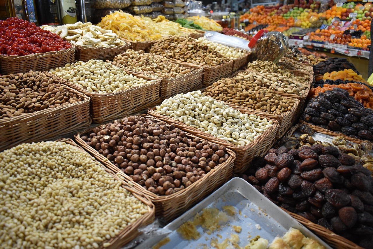 eating market fruit free photo