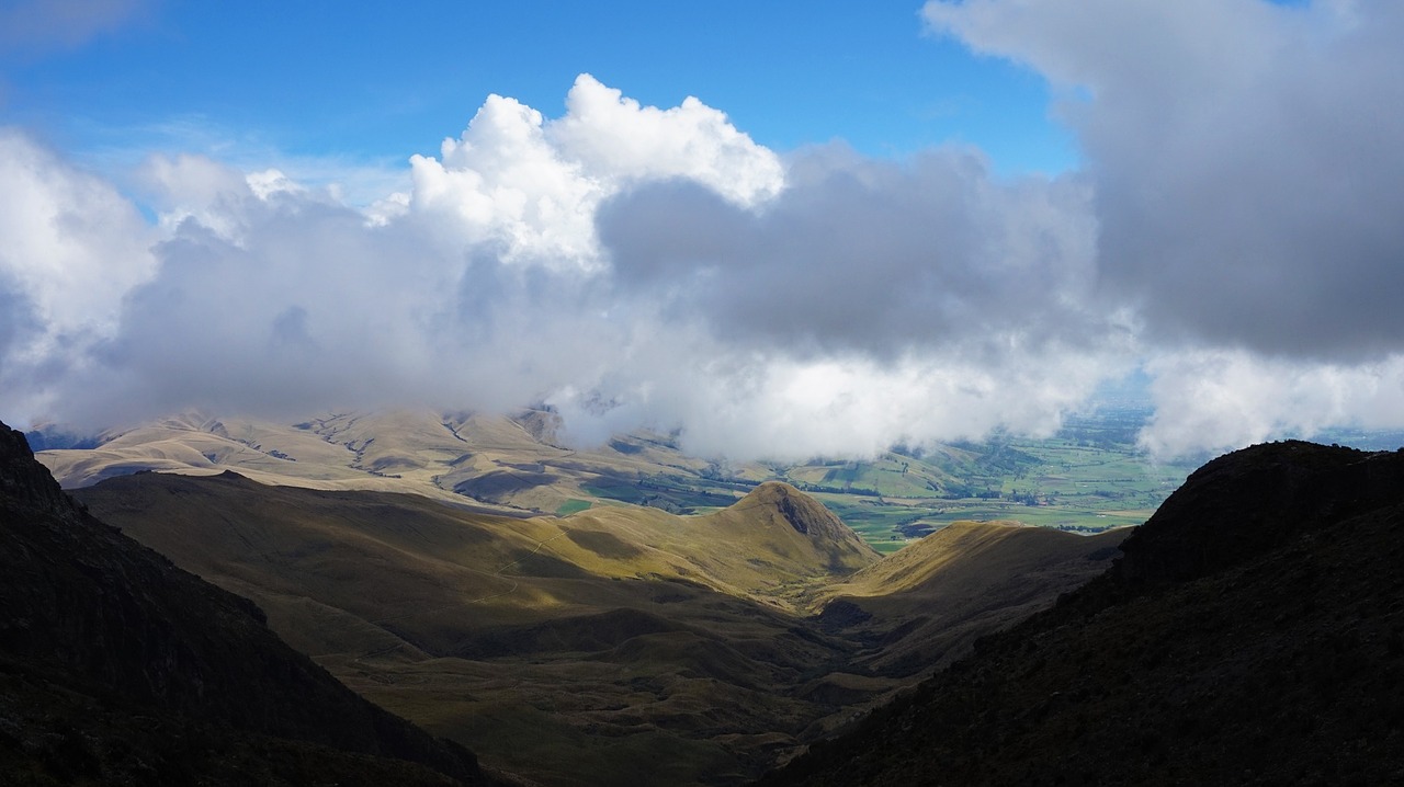 ecuador iliniza cloud free photo