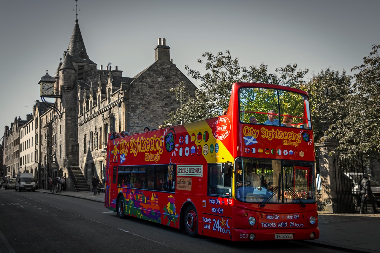 edinburgh royal mile bus free photo