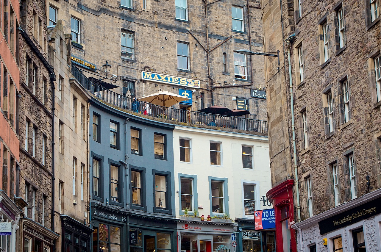 edinburgh victoria street old town free photo