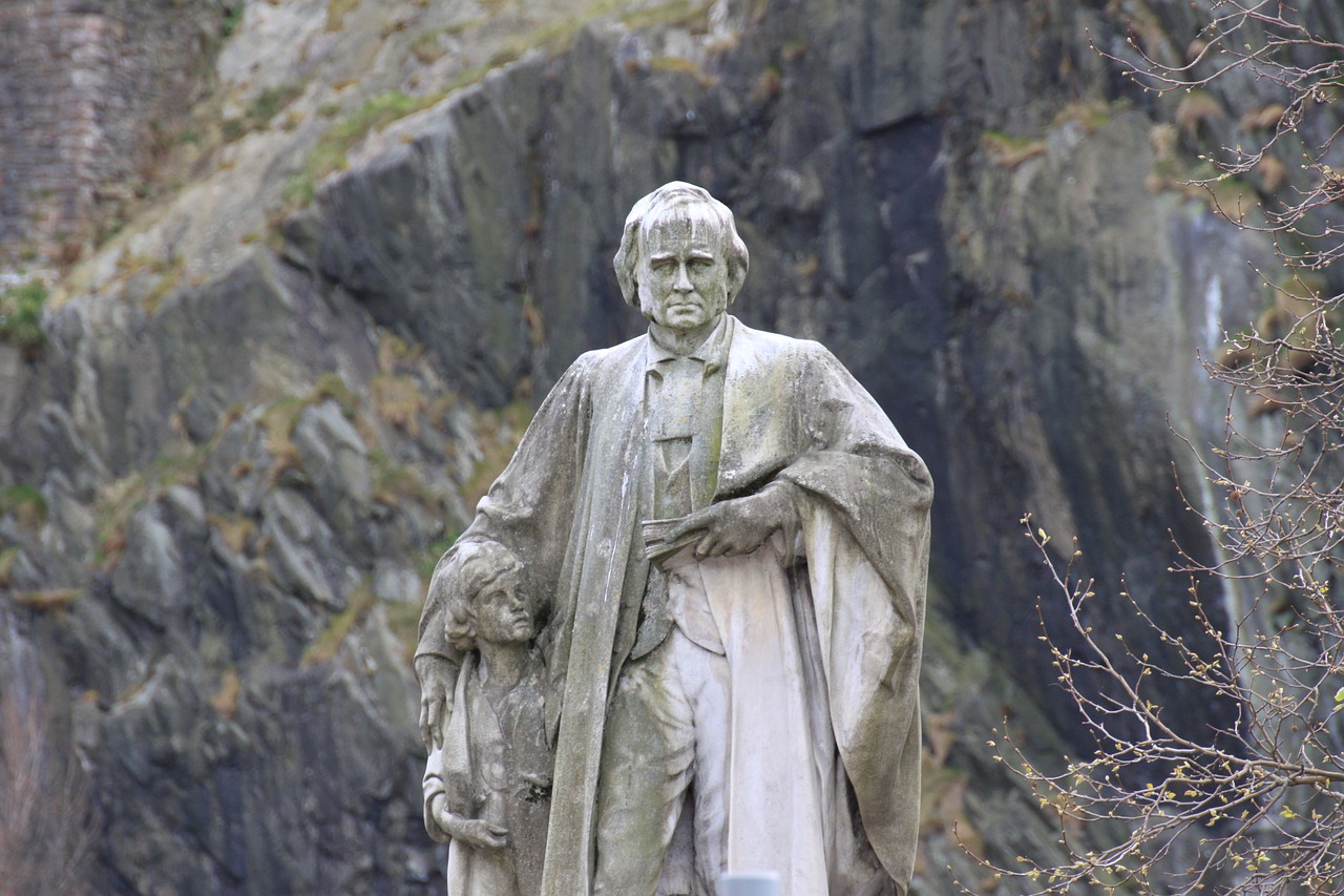 edinburgh  scotland  statue free photo