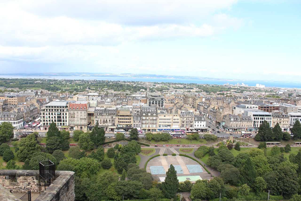 edinburgh castle travel free photo