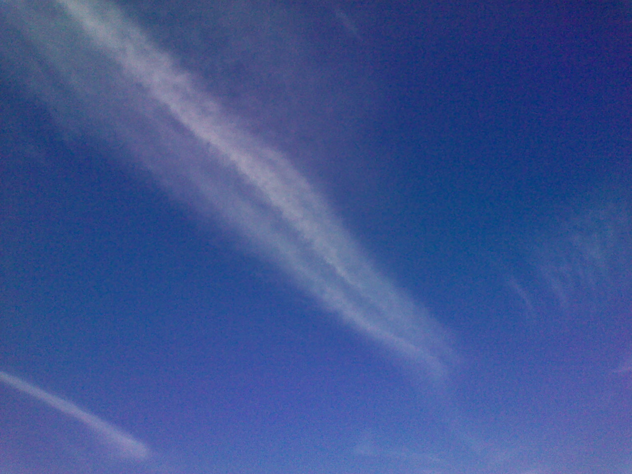 sky blue vapor free photo