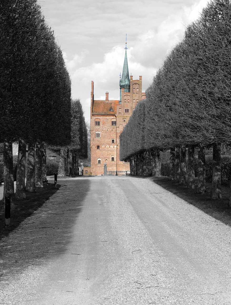 egeskov castle fyn free photo