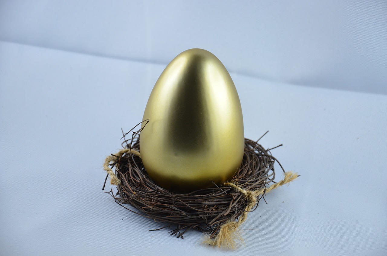 egg gold nest free photo