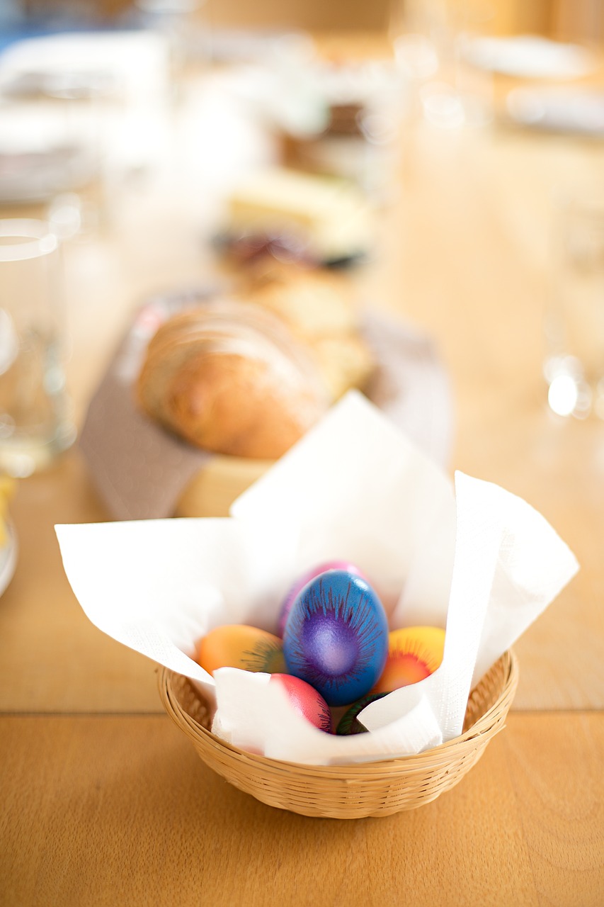 egg colorful table free photo