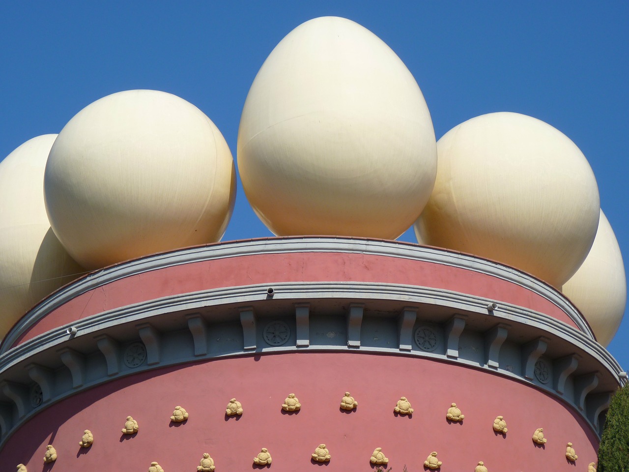 egg ball museum free photo