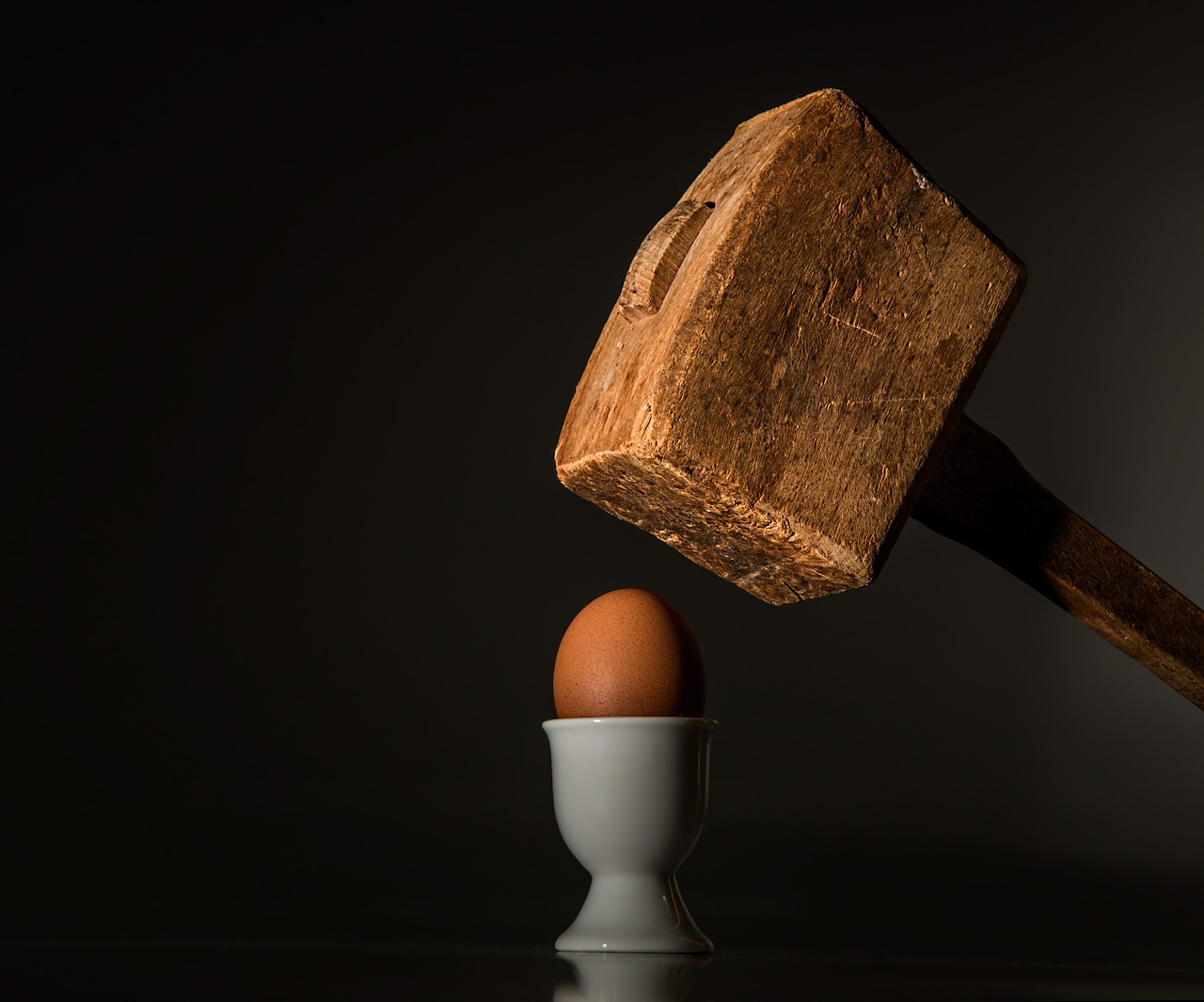 egg hammer threaten free photo