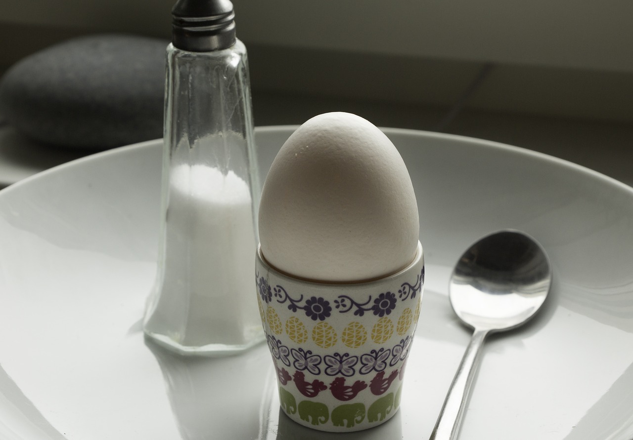 egg cup breakfast free photo