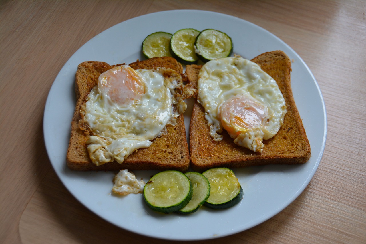 egg on toast breakfast food free photo