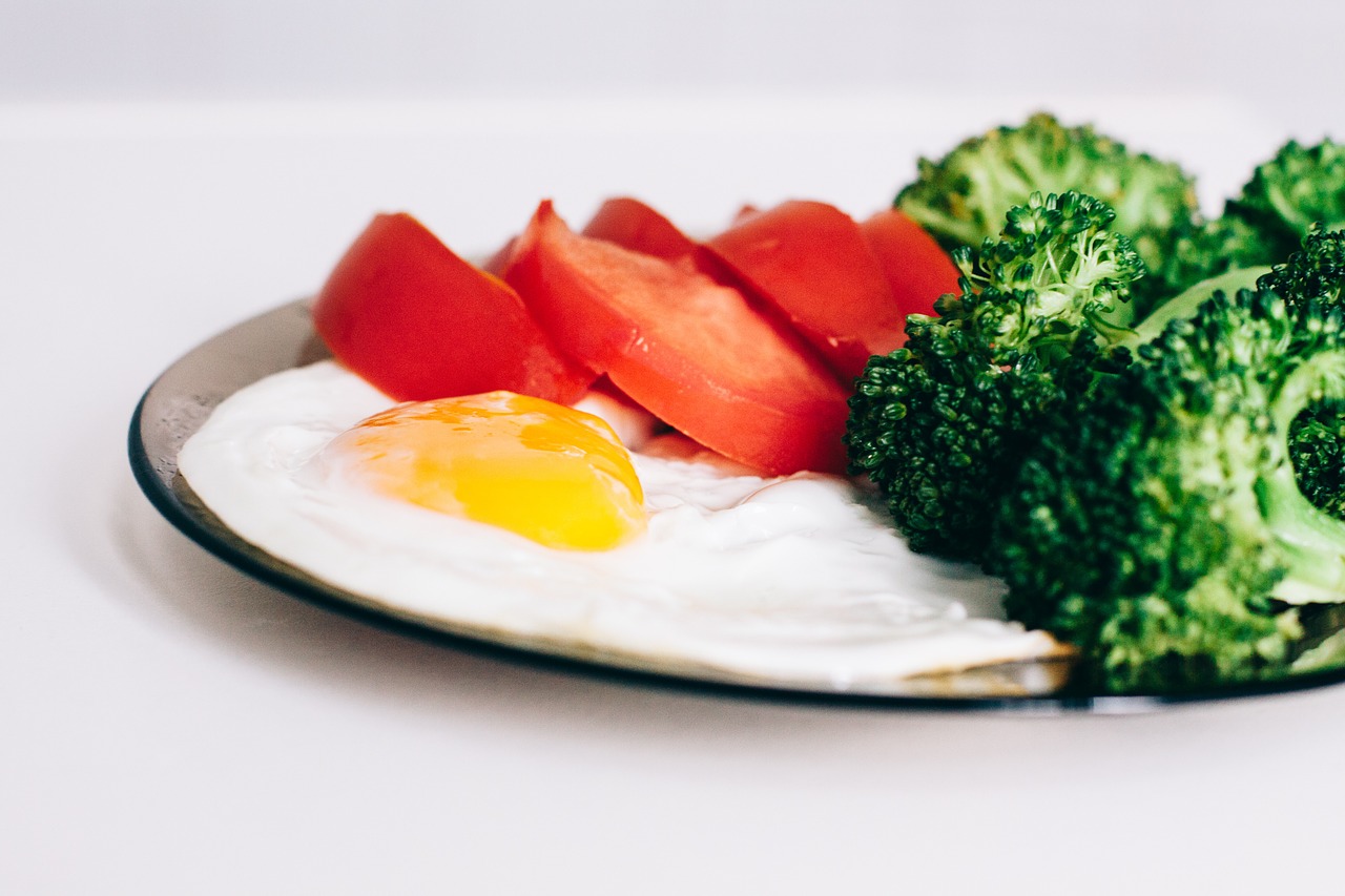 eggs broccoli tomatoes free photo