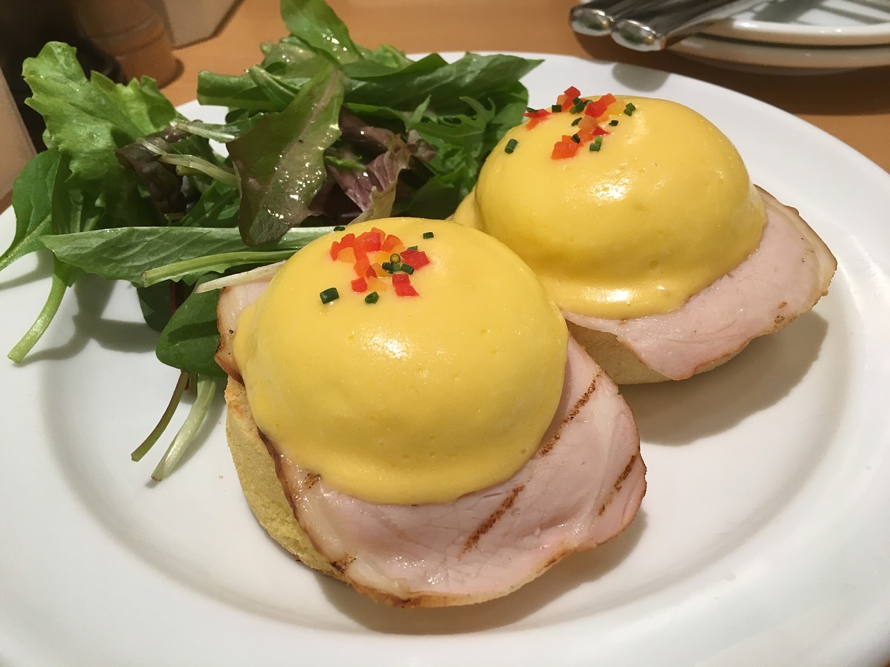 eggs benedict breakfast osaka free photo
