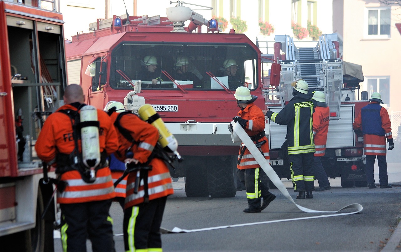 ehrenamt fire rescue free photo