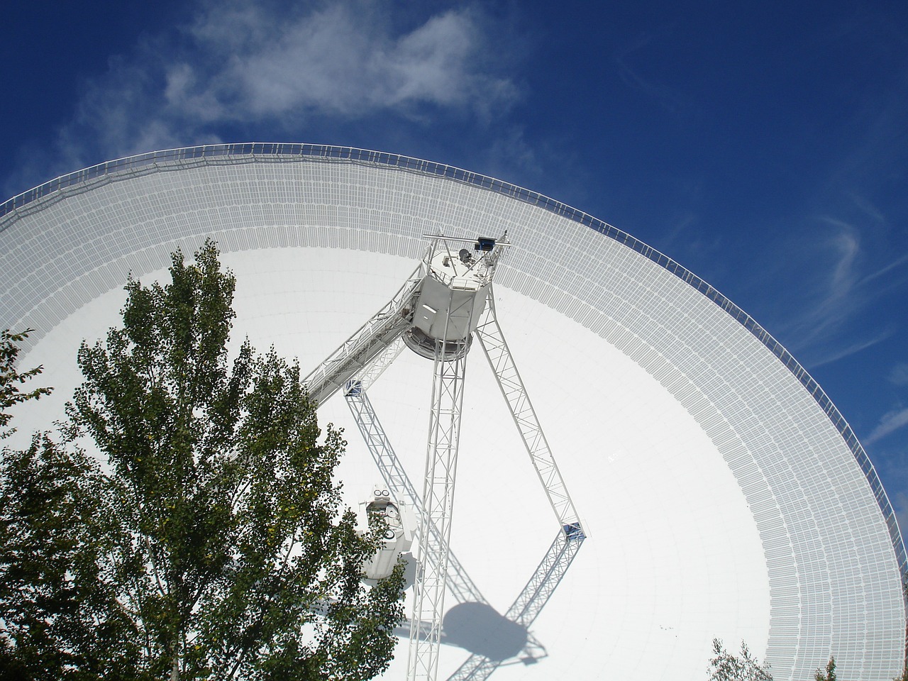 eifel effelsberg radio telescope free photo