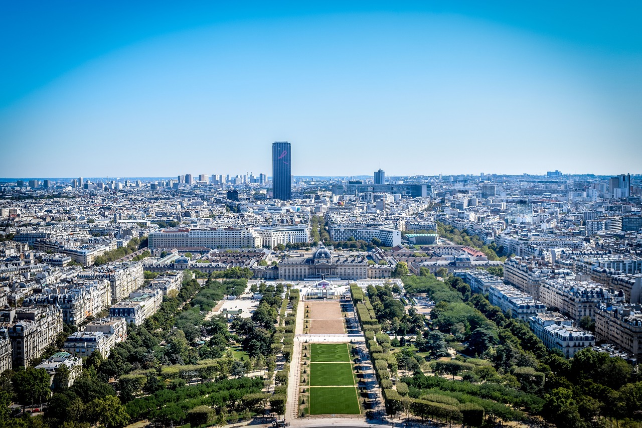 eiffel tower view free photo