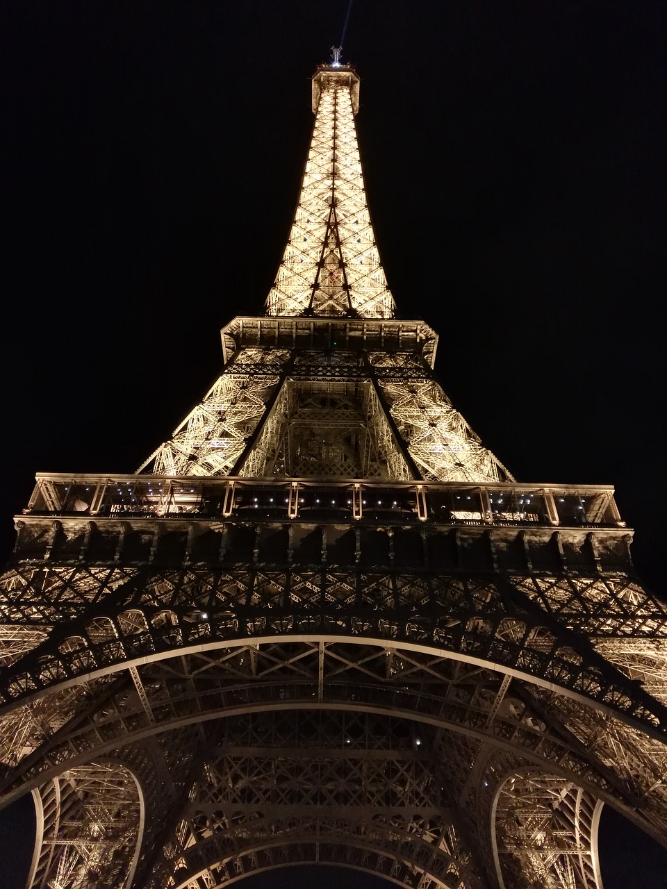 eiffel tower night free photo