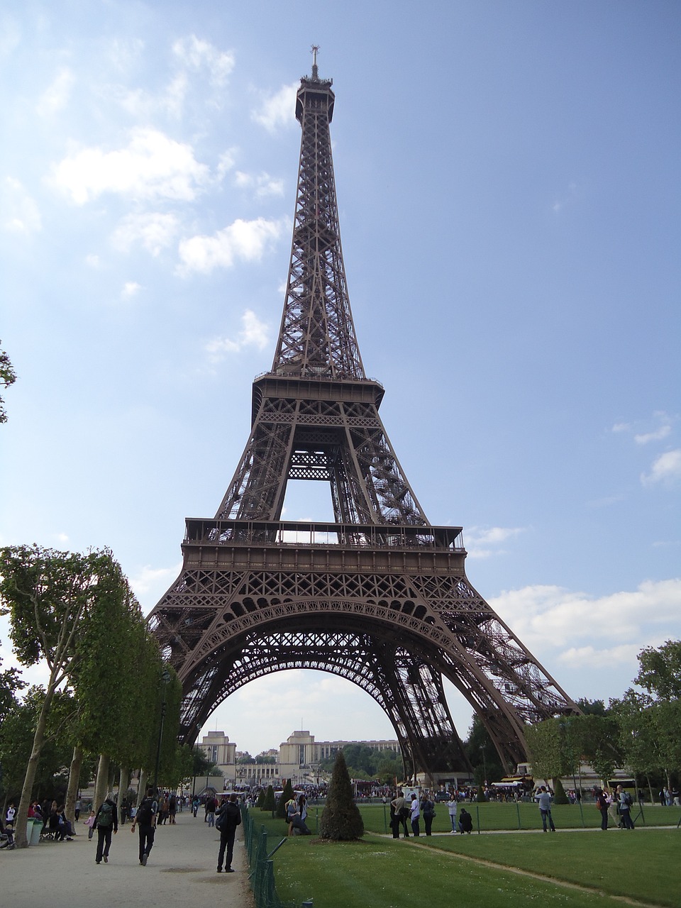 eiffel tower destination free photo