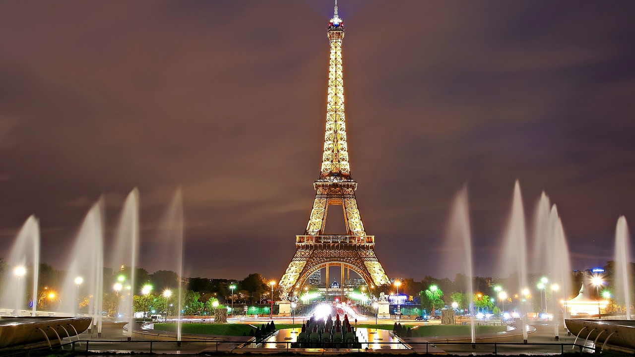 eiffel tower lights fountains free photo