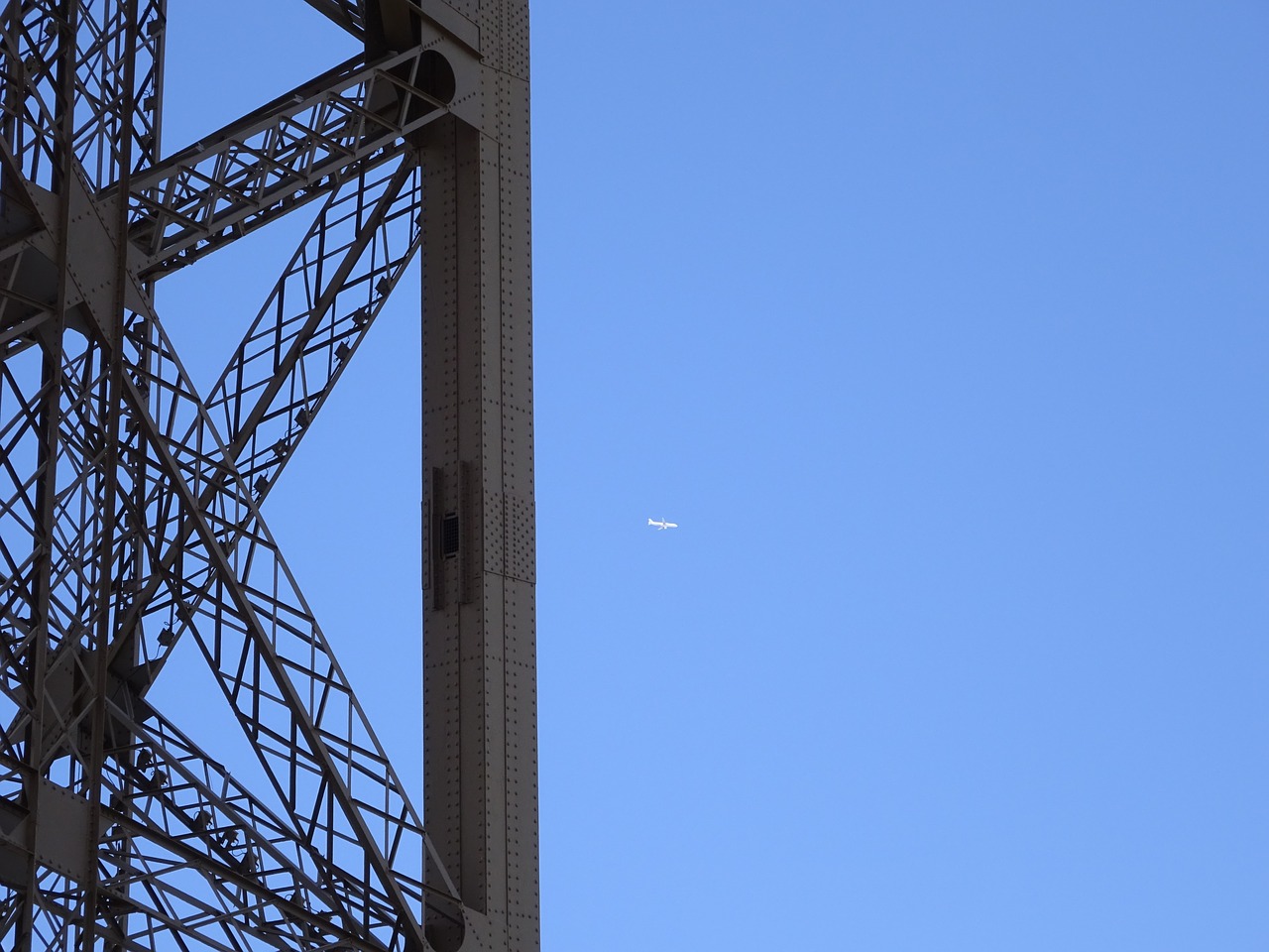 eiffel tower paris steel structure free photo