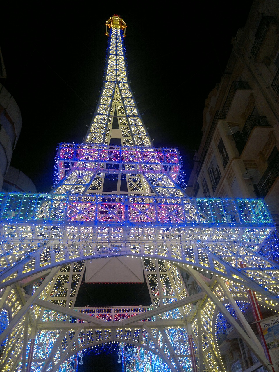 eiffel tower lights parties free photo