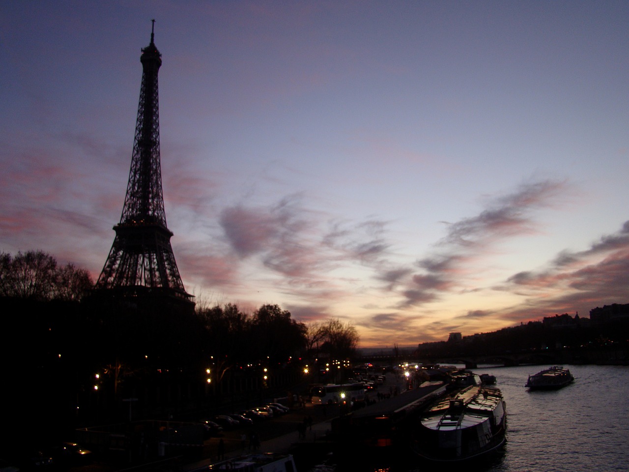 eiffel tower sunset in paris monuments free photo