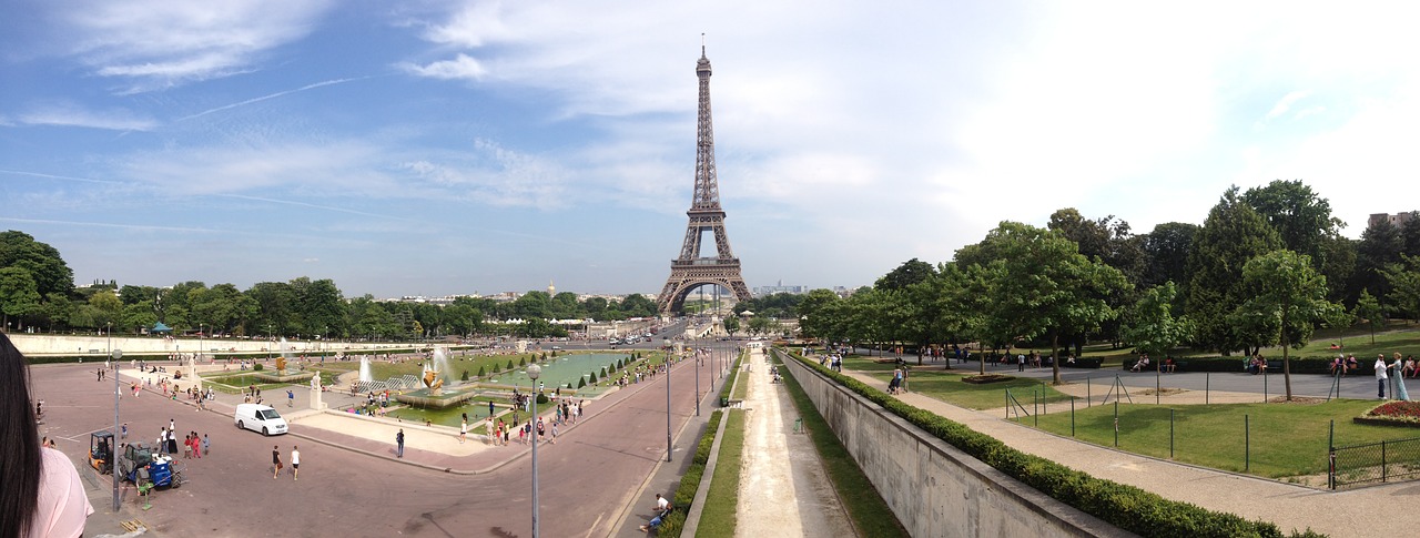 eiffel tower paris view free photo