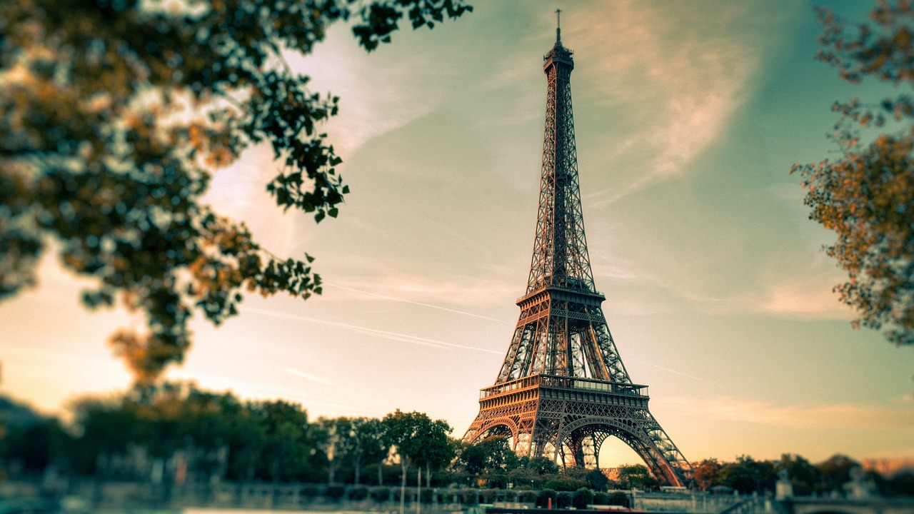 eiffel tower lovely photo paris france free photo