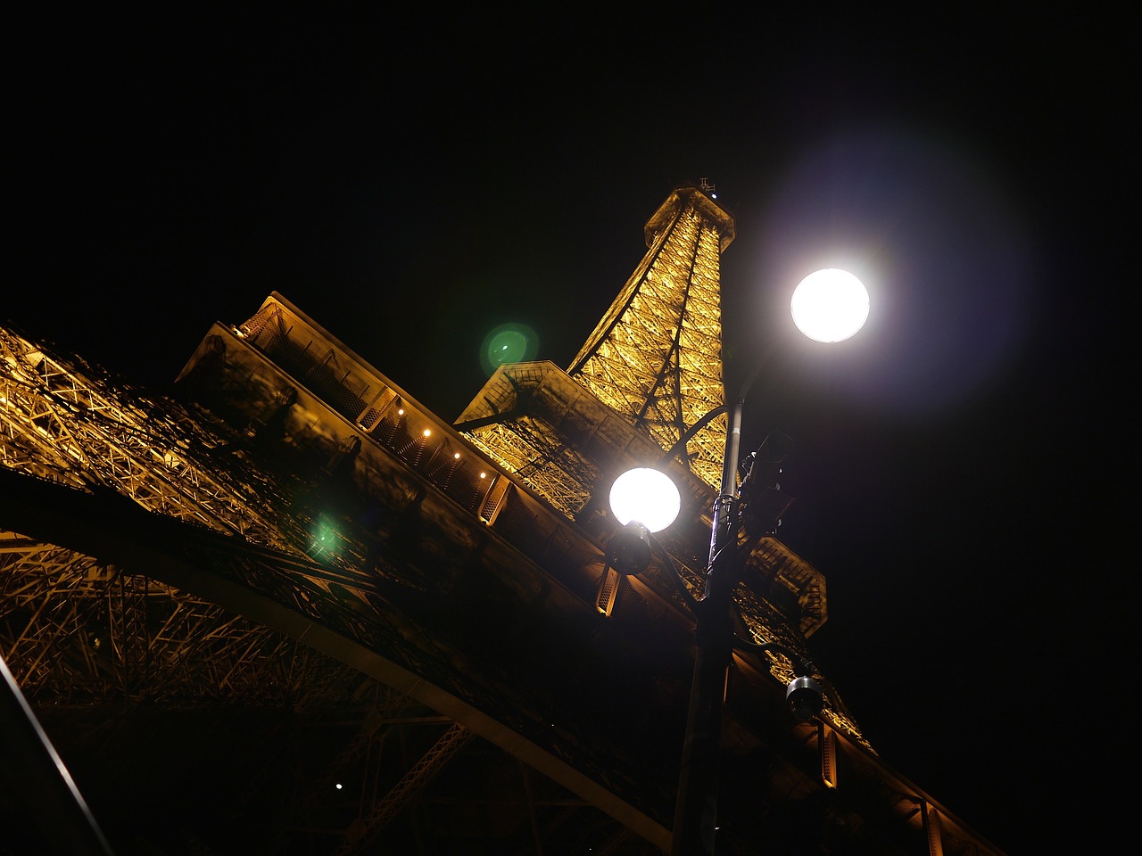 eiffel tower paris night free photo