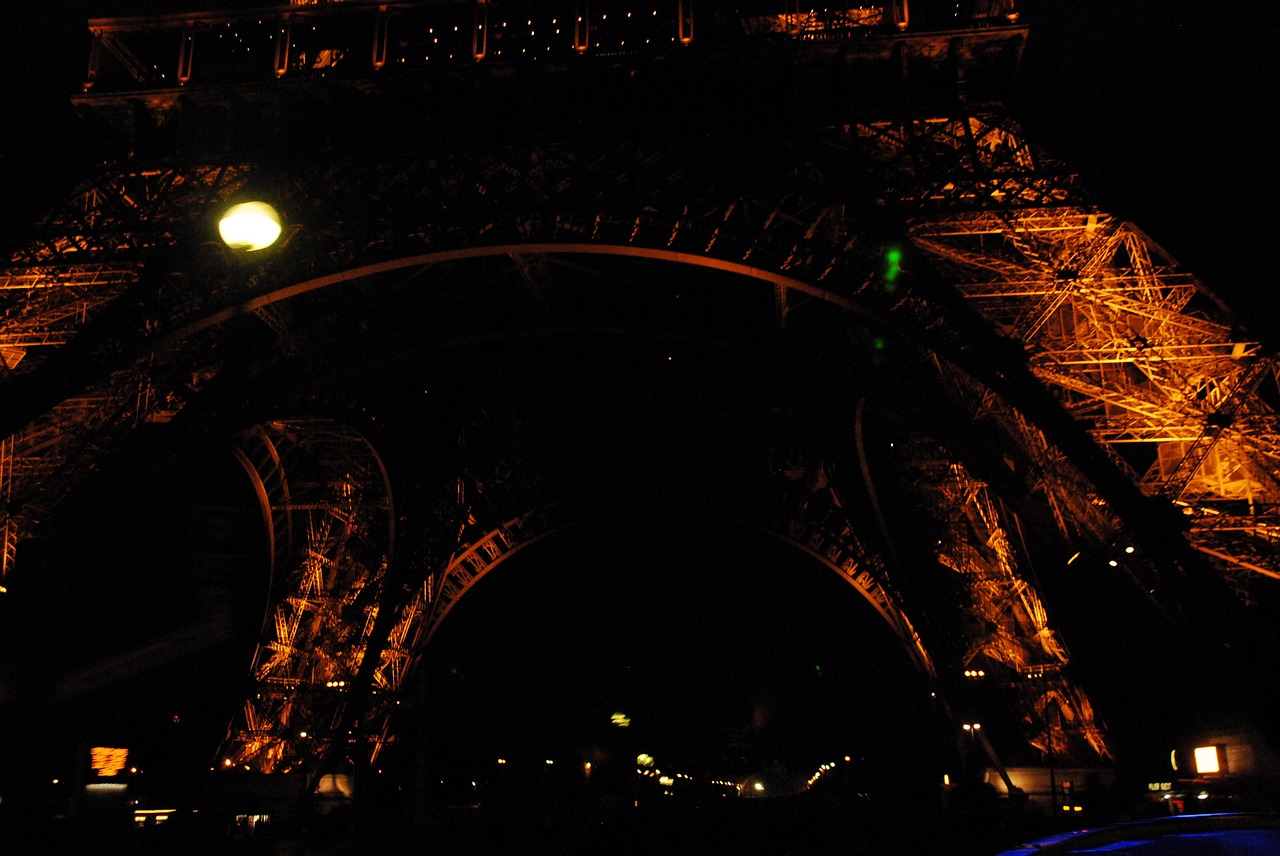 eiffel tower paris night free photo