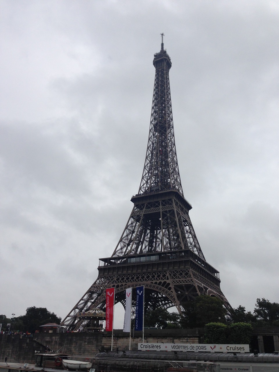 eiffel tower the eiffel tower paris free photo