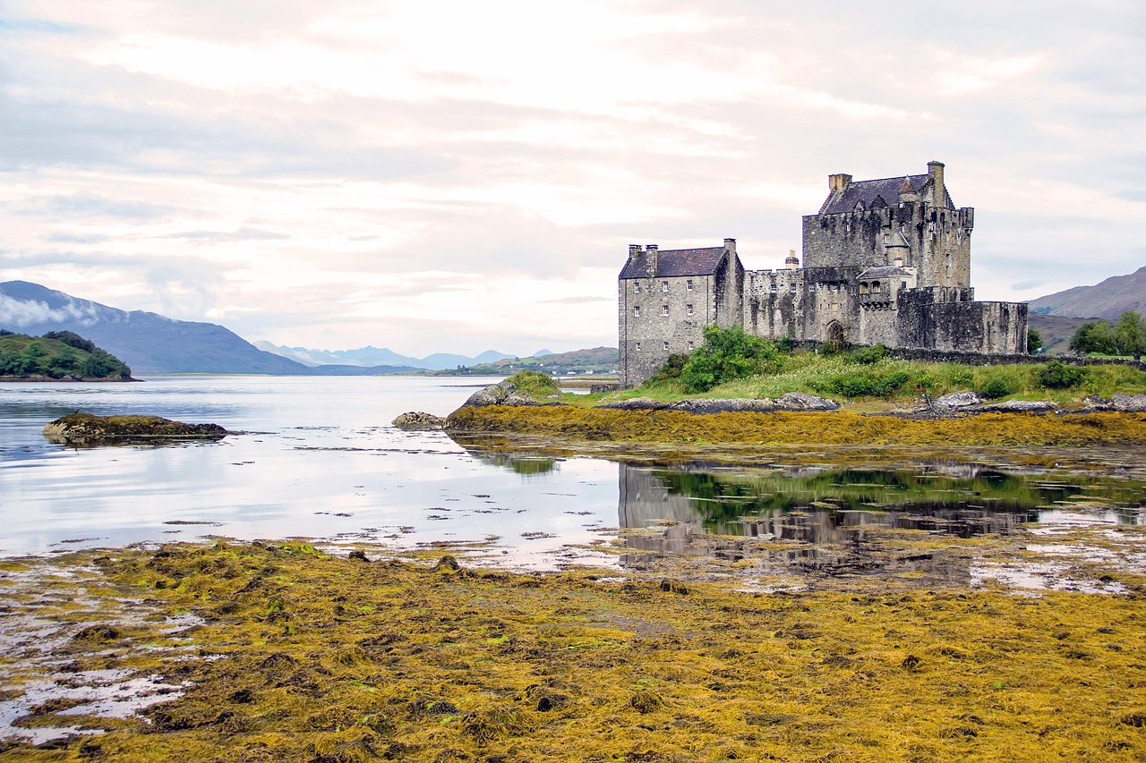 eilean donan castle - chrono 592 windmill gard scotland free photo