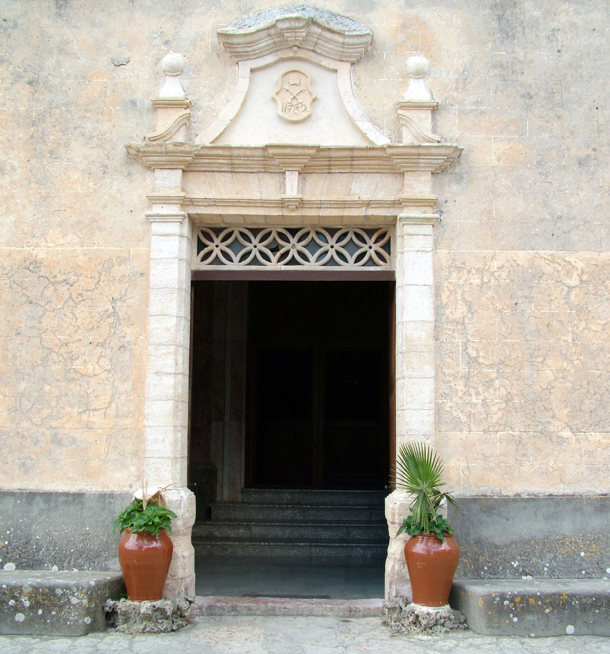 church entrance mallorca free photo