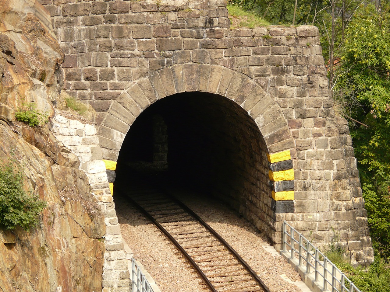 eisenbahtunnel tunnel railway free photo