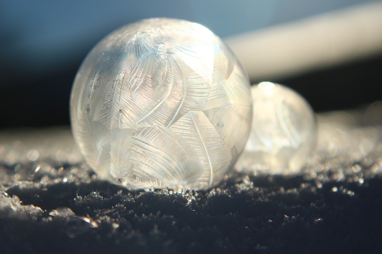 eiskristalle soap bubble winter free photo