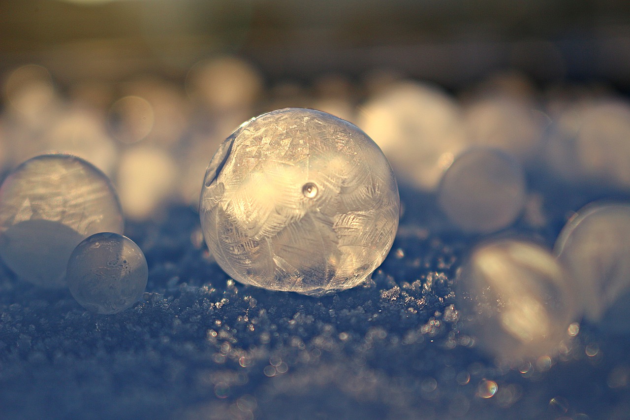 eiskristalle soap bubble frost globe free photo
