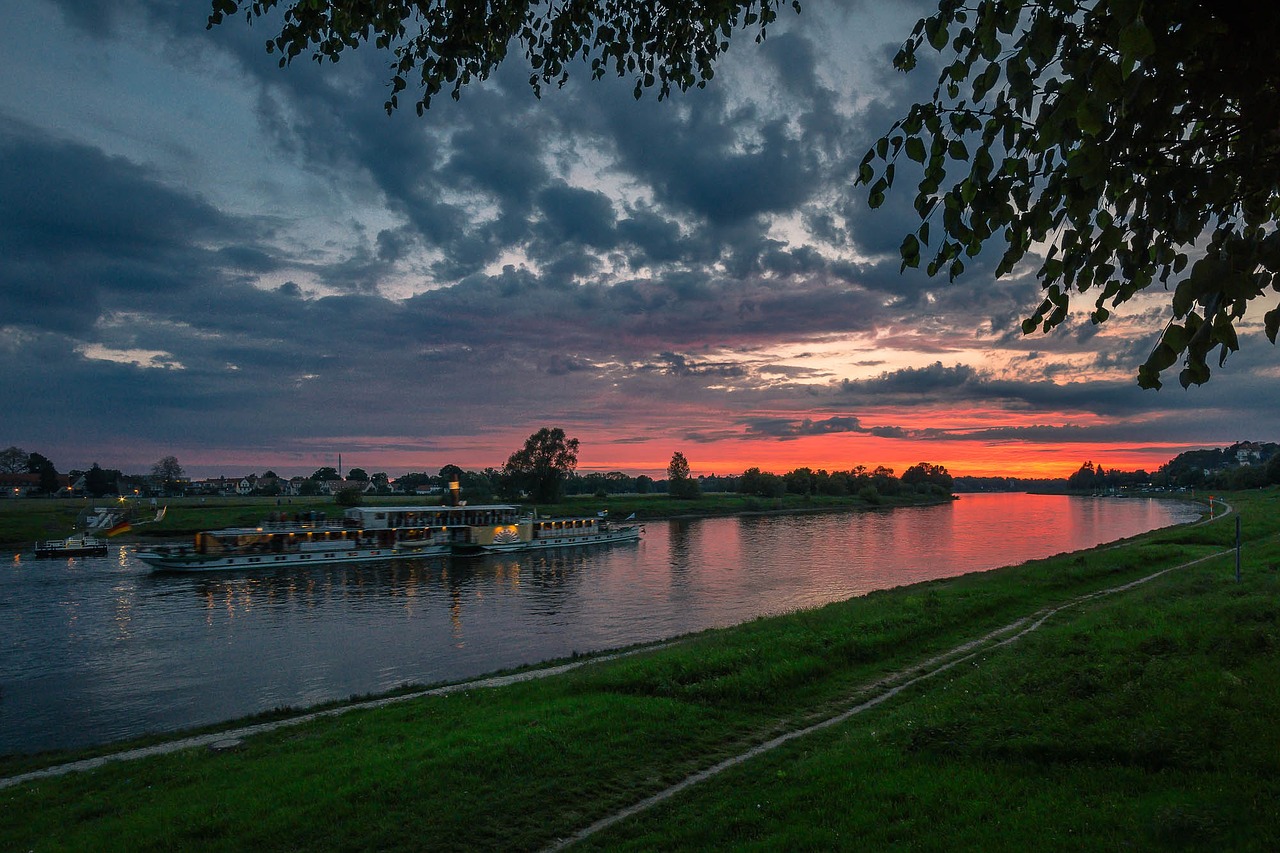 elbe river atmospheric free photo