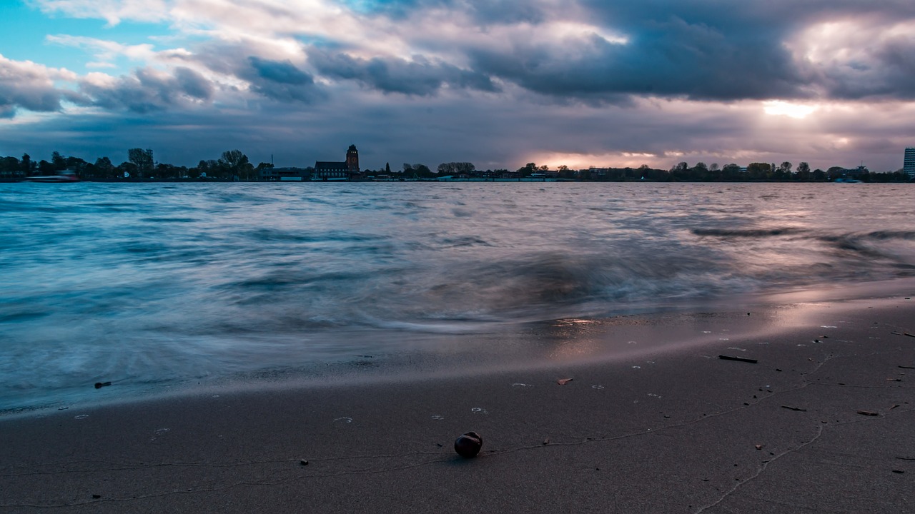 elbe  evening  water free photo