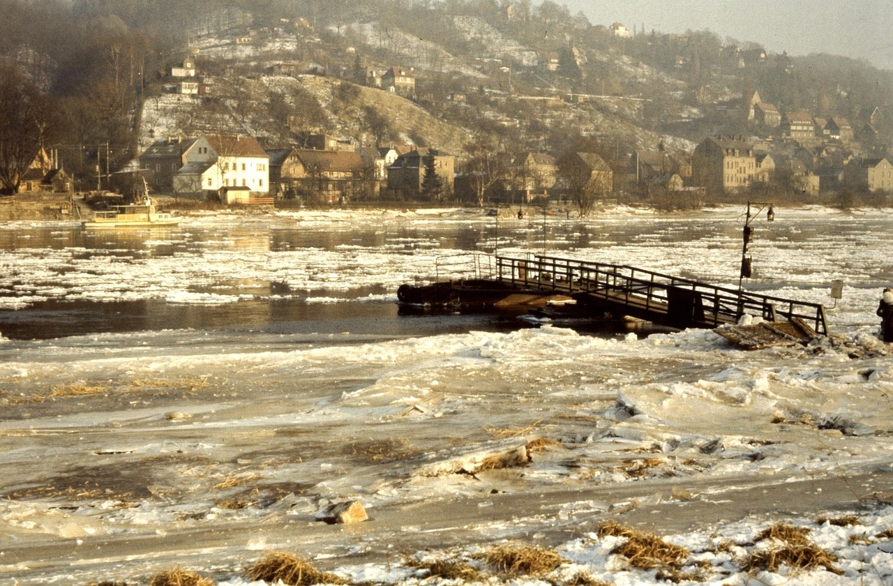 elbe drift ice ice free photo