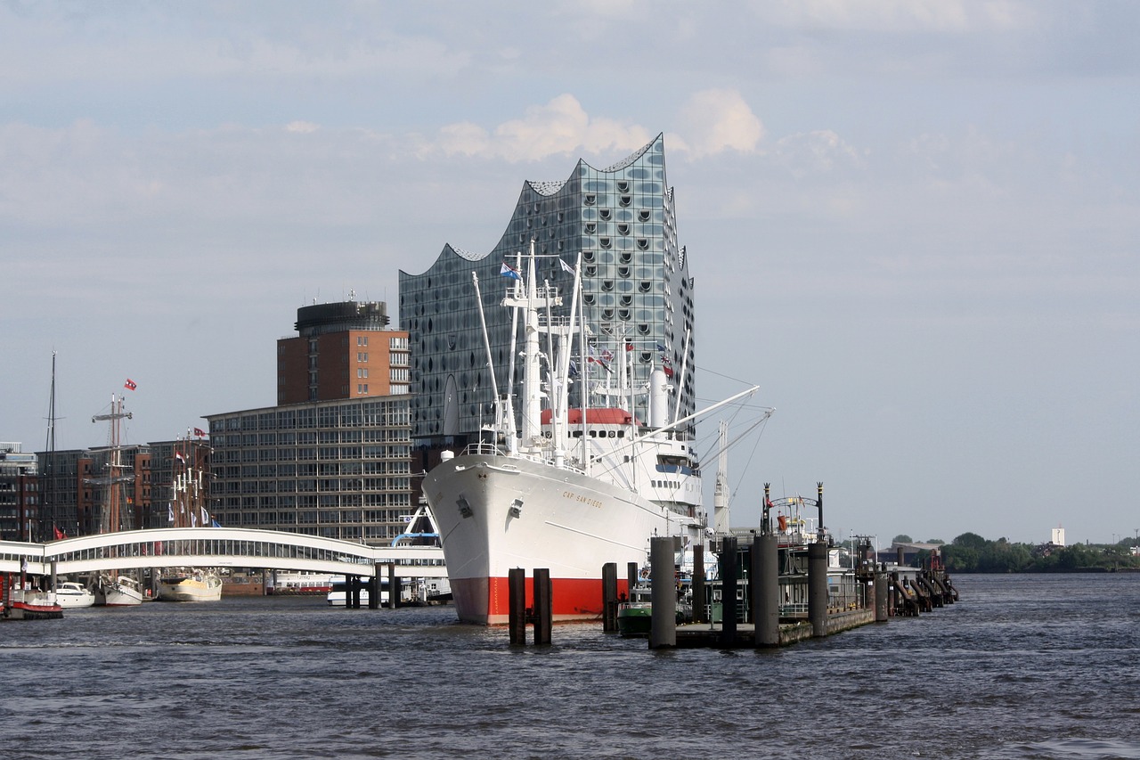 elbe philharmonic hall  cap san diego  harbour cruise free photo