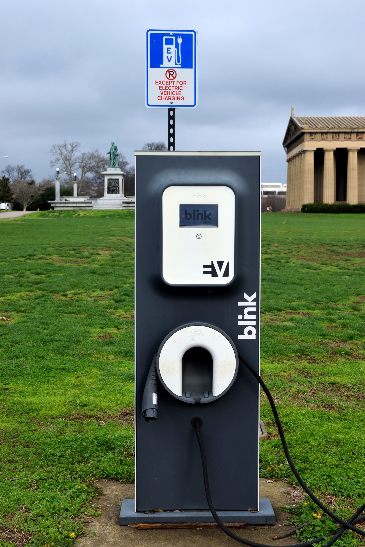 hybrid car sign charging free photo