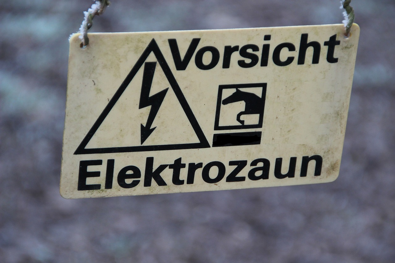 electric fence shield warnschild free photo