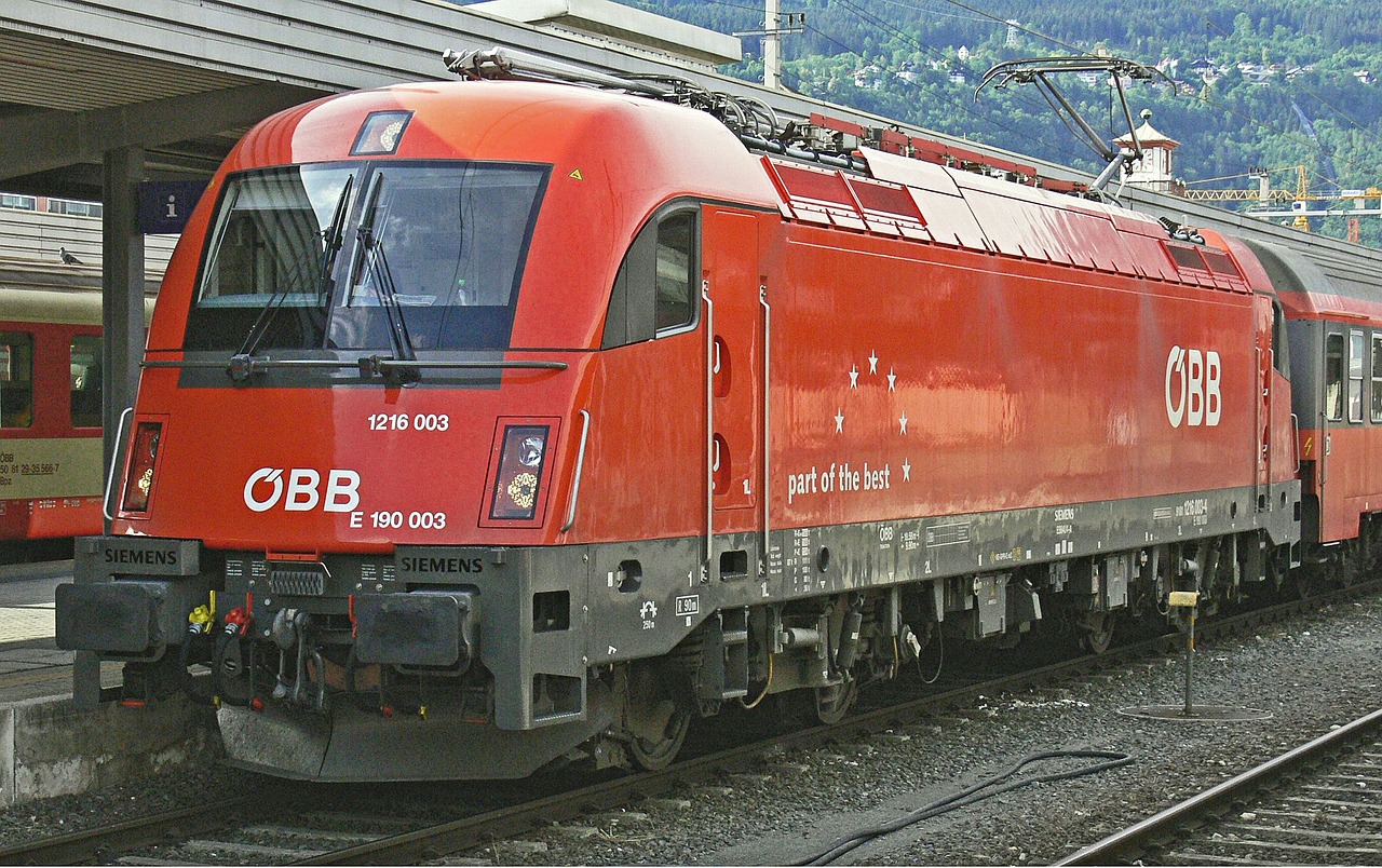 electric locomotive innsbruck hbf öbb free photo
