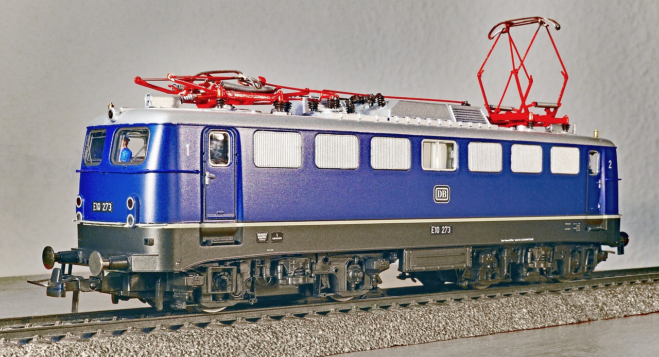 electric locomotive  model  scale h0 free photo