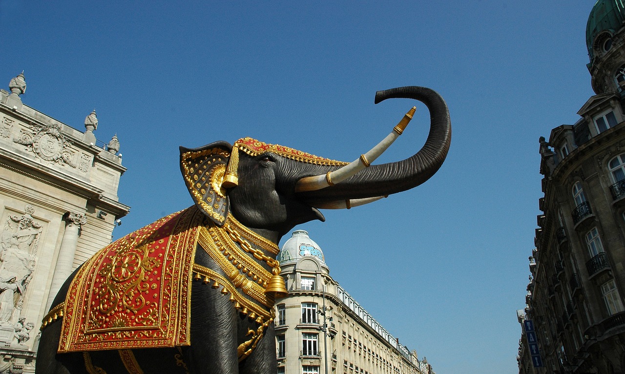 elephant statue city free photo