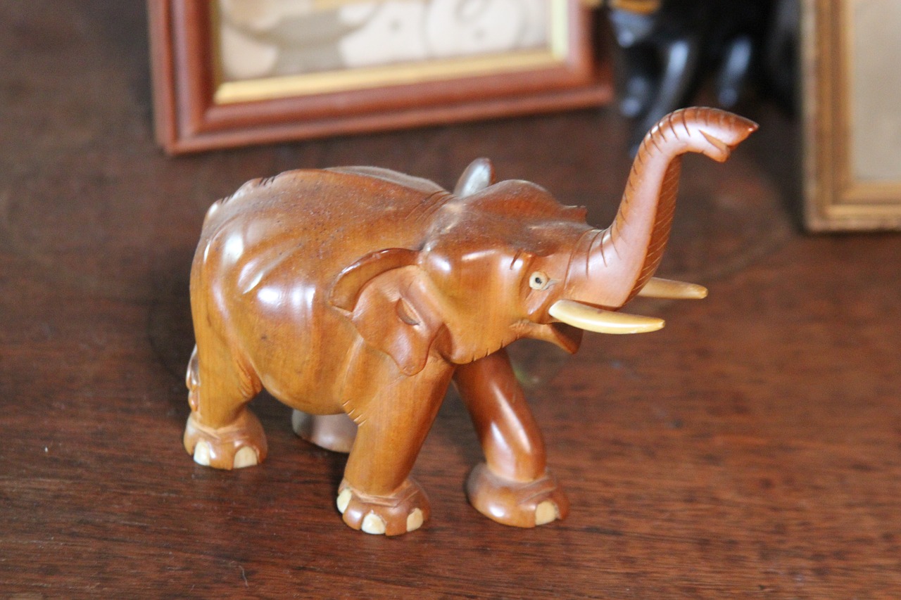 elephant wood carving free photo